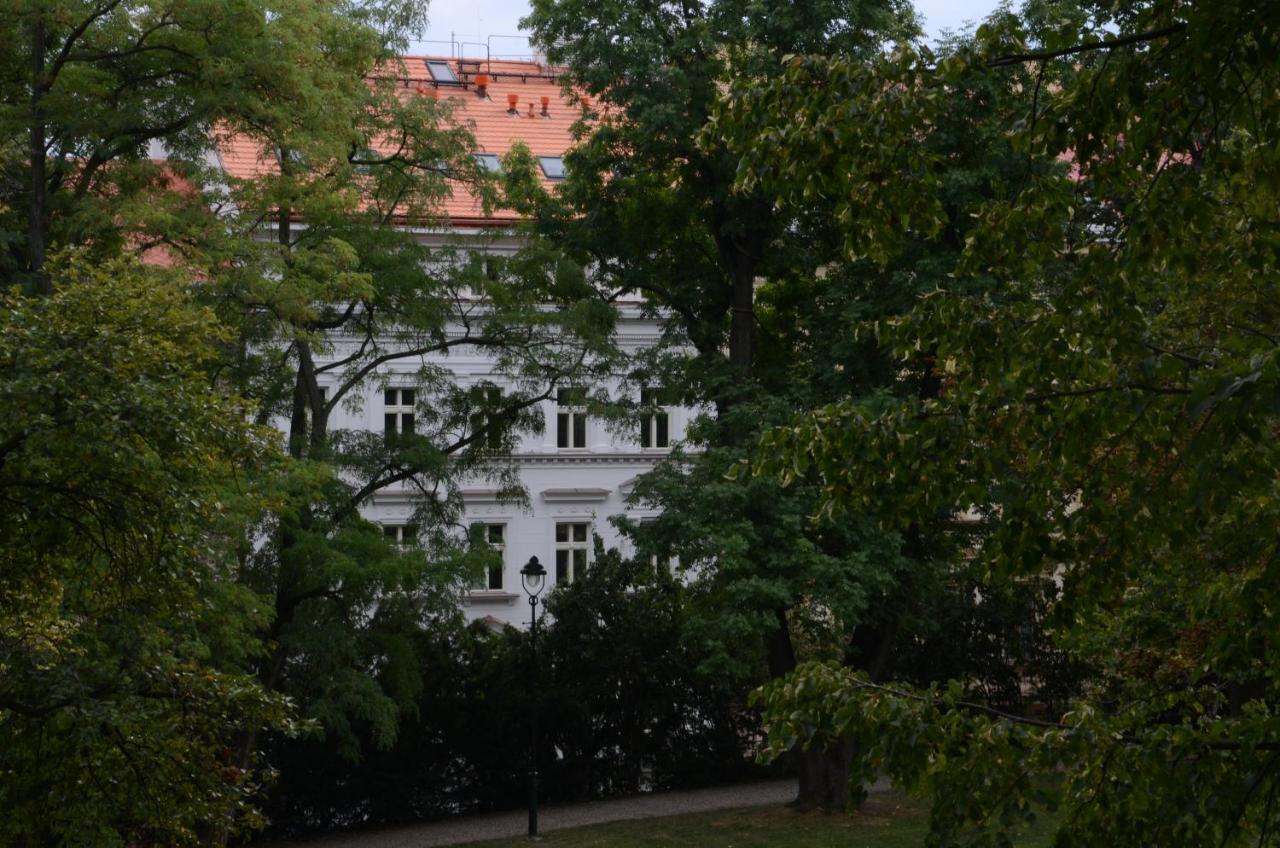 Chevron Hotel Praha Bagian luar foto